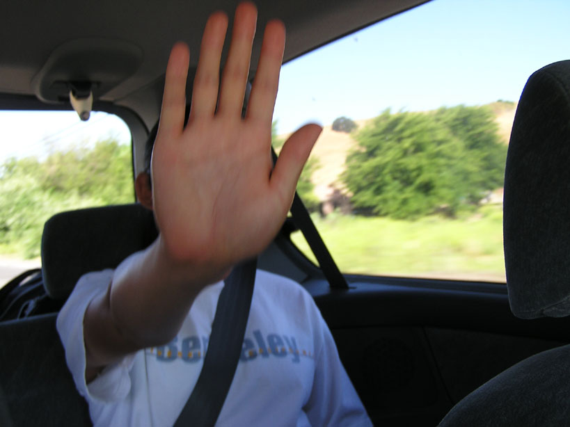 P6260060.Al fending off the paparazzi