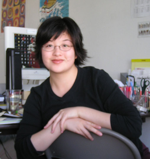 P4050003.Lisa in 'studio' blurry