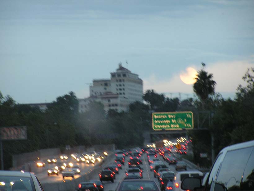 P4220004.MoonOver101