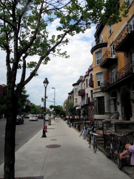 Along Avenue du Parc