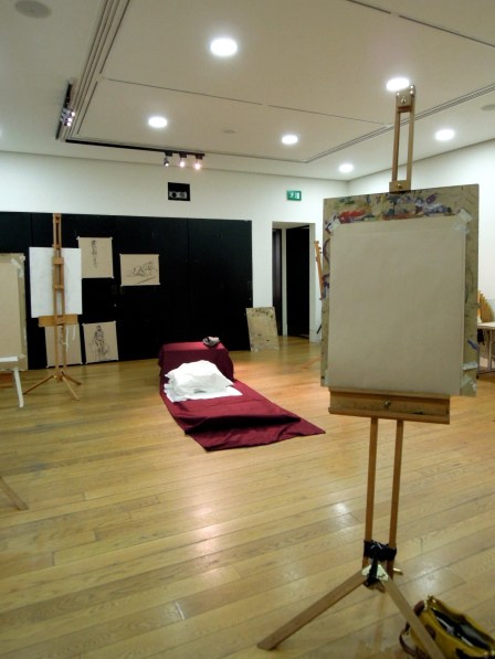 Classroom with easels and an area for the model