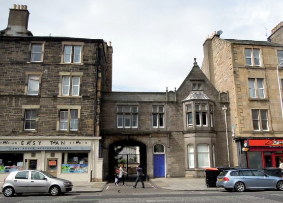 Cute little building along Leith Walk