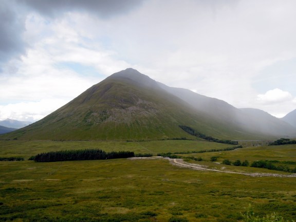 I don't know what mountain this was, but it's so pointy!! Pointy mountain