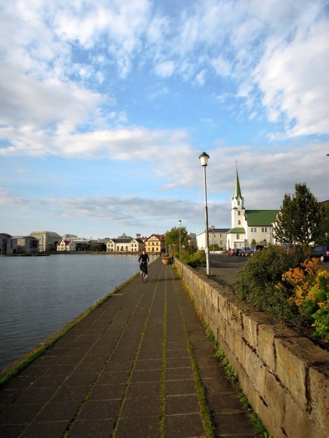 Path along the east side of Tjörnin
