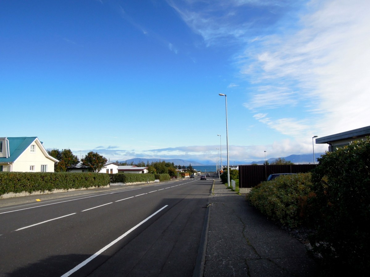 Lindarbraut facing north