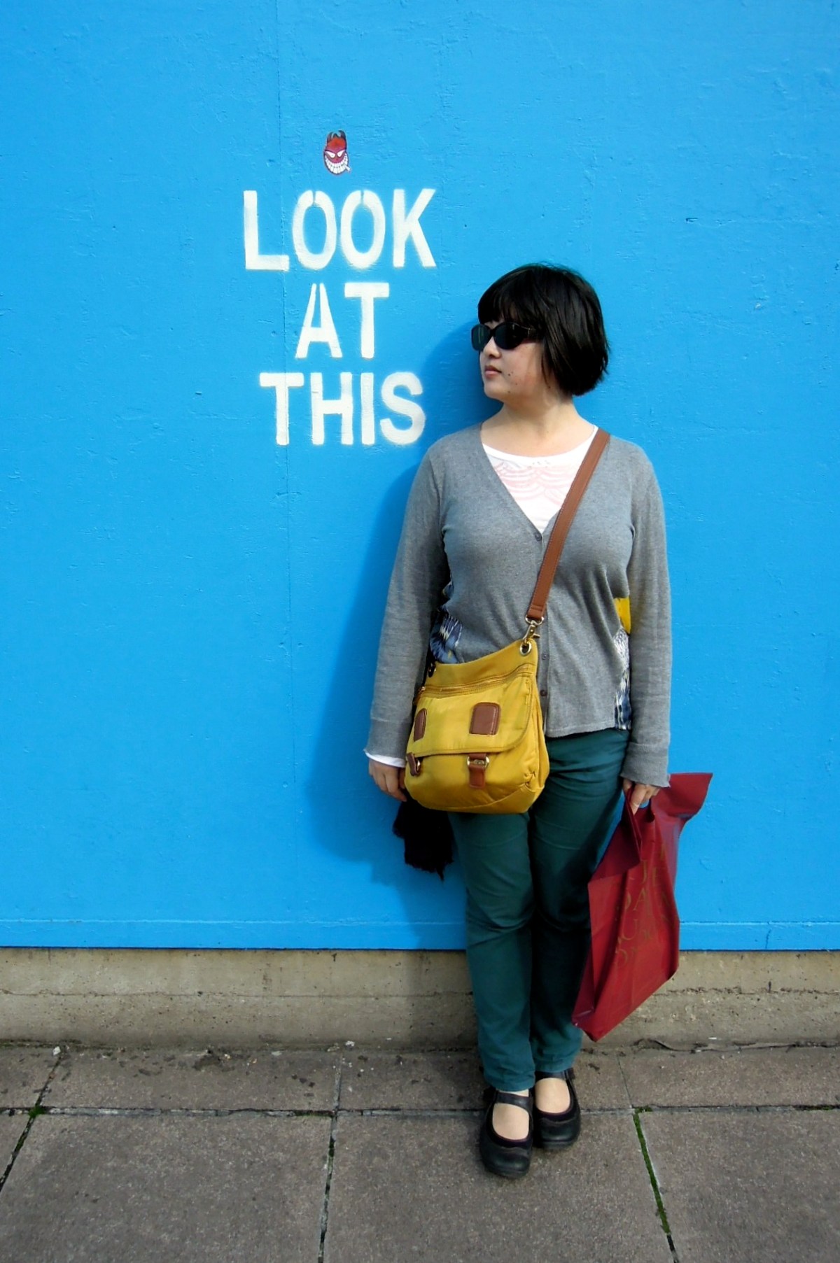 Lisa next to "Look at this"