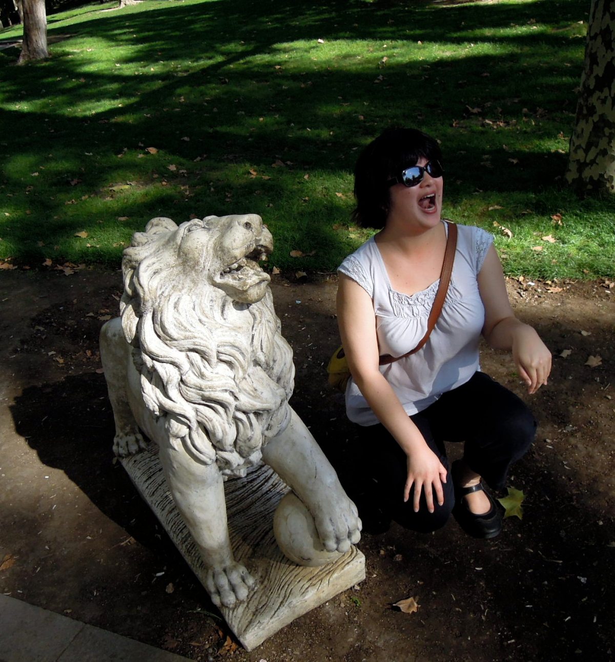 Lisa and lion statue
