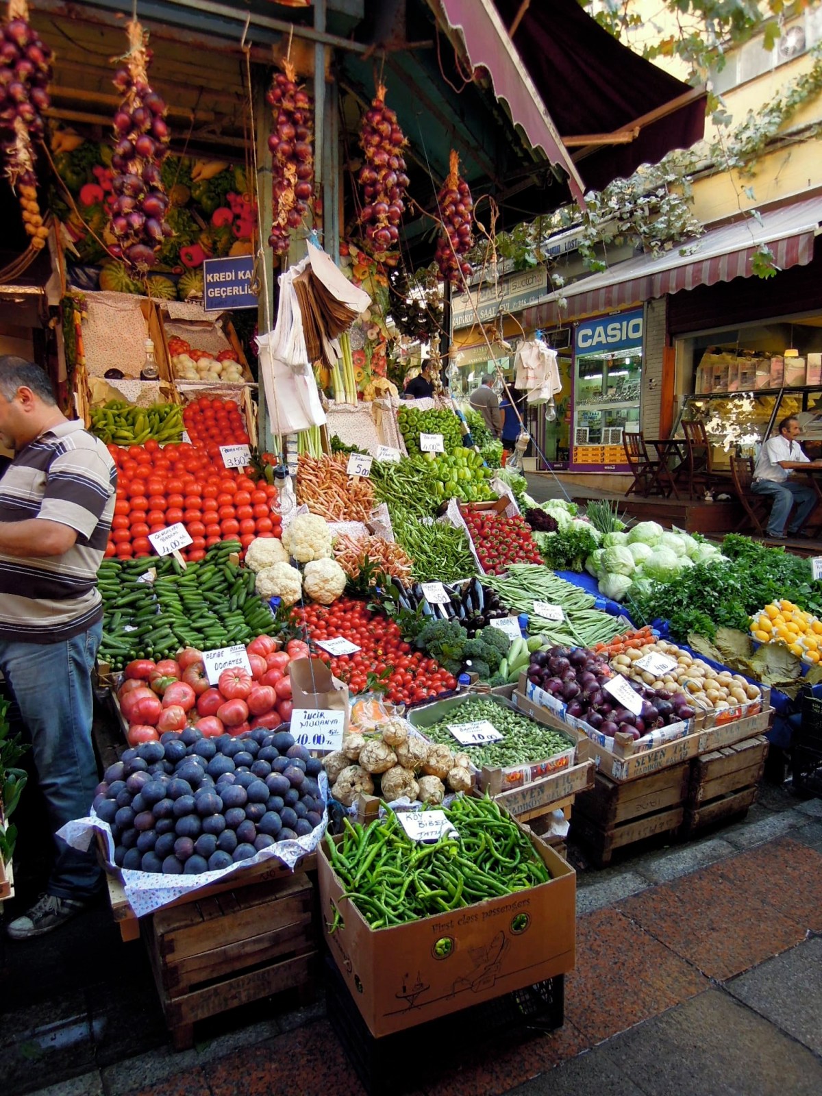 Fruit and vegetable stand