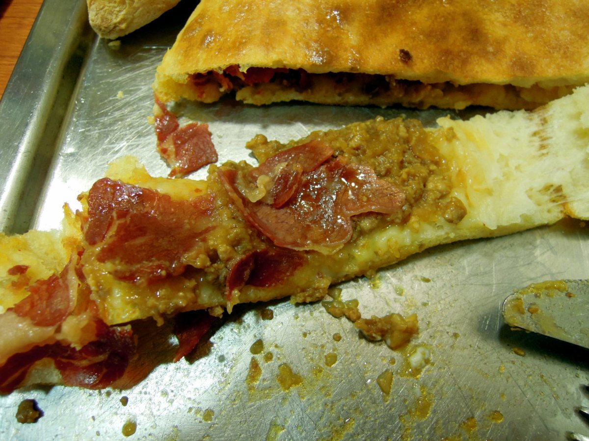 Meat and pastirma pide