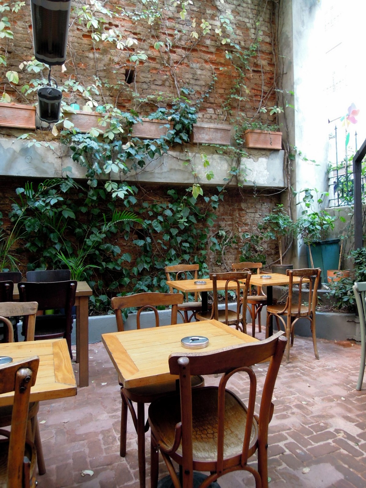 Zencefil café patio