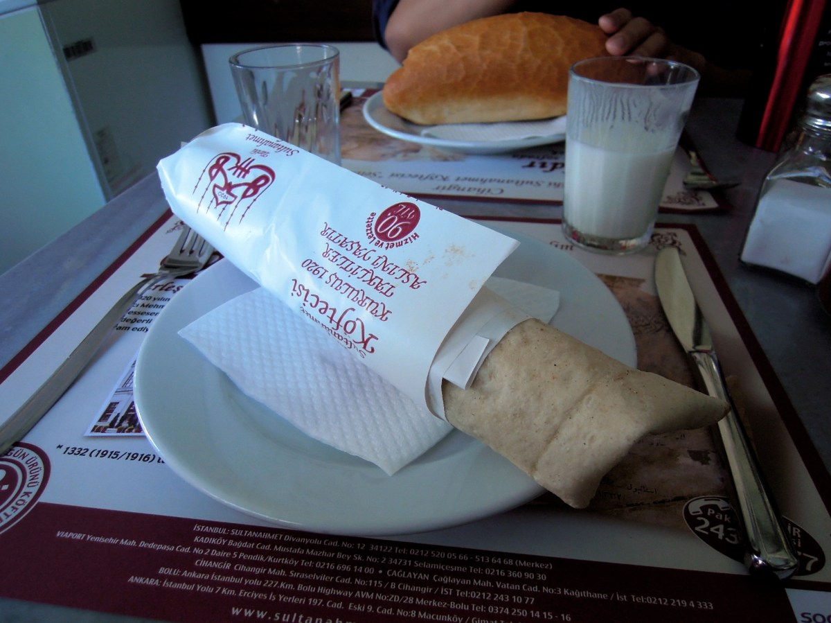 Köfte (meatball) dürüm (wrap)