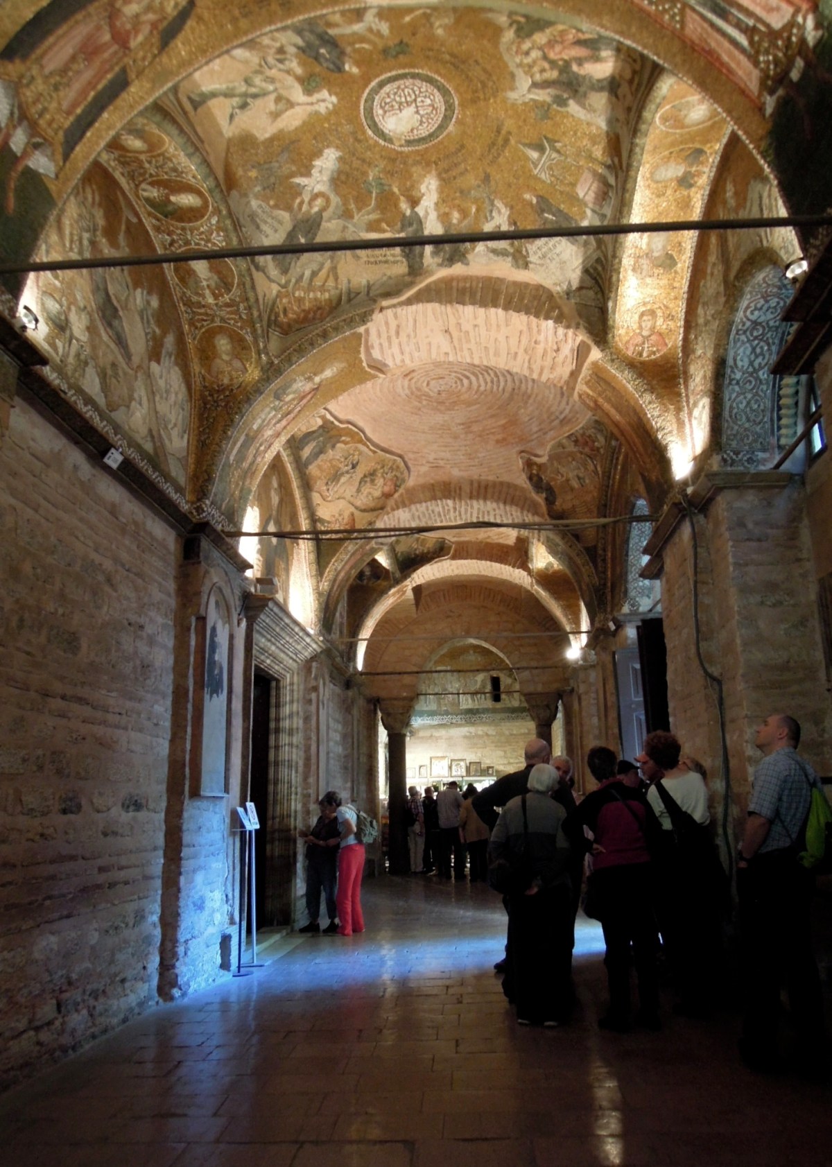 Magnificently decorated arched ceiling