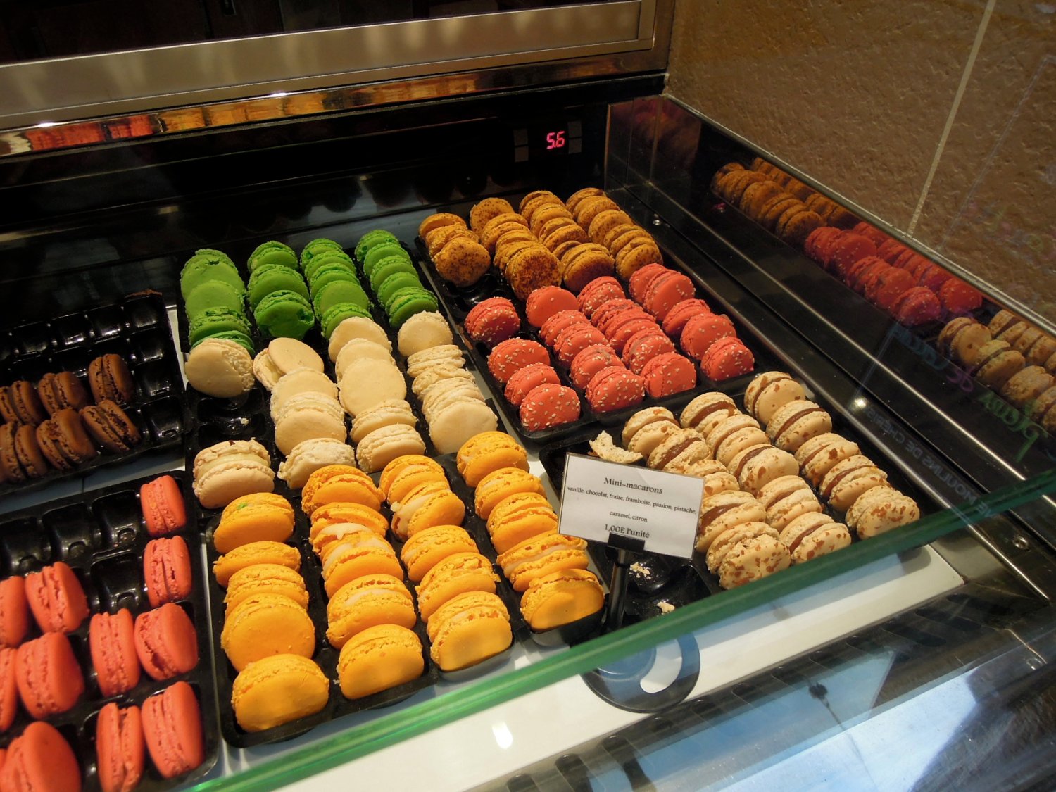Macaron display at Boulangerie L'Essentiel Anthony Bosson