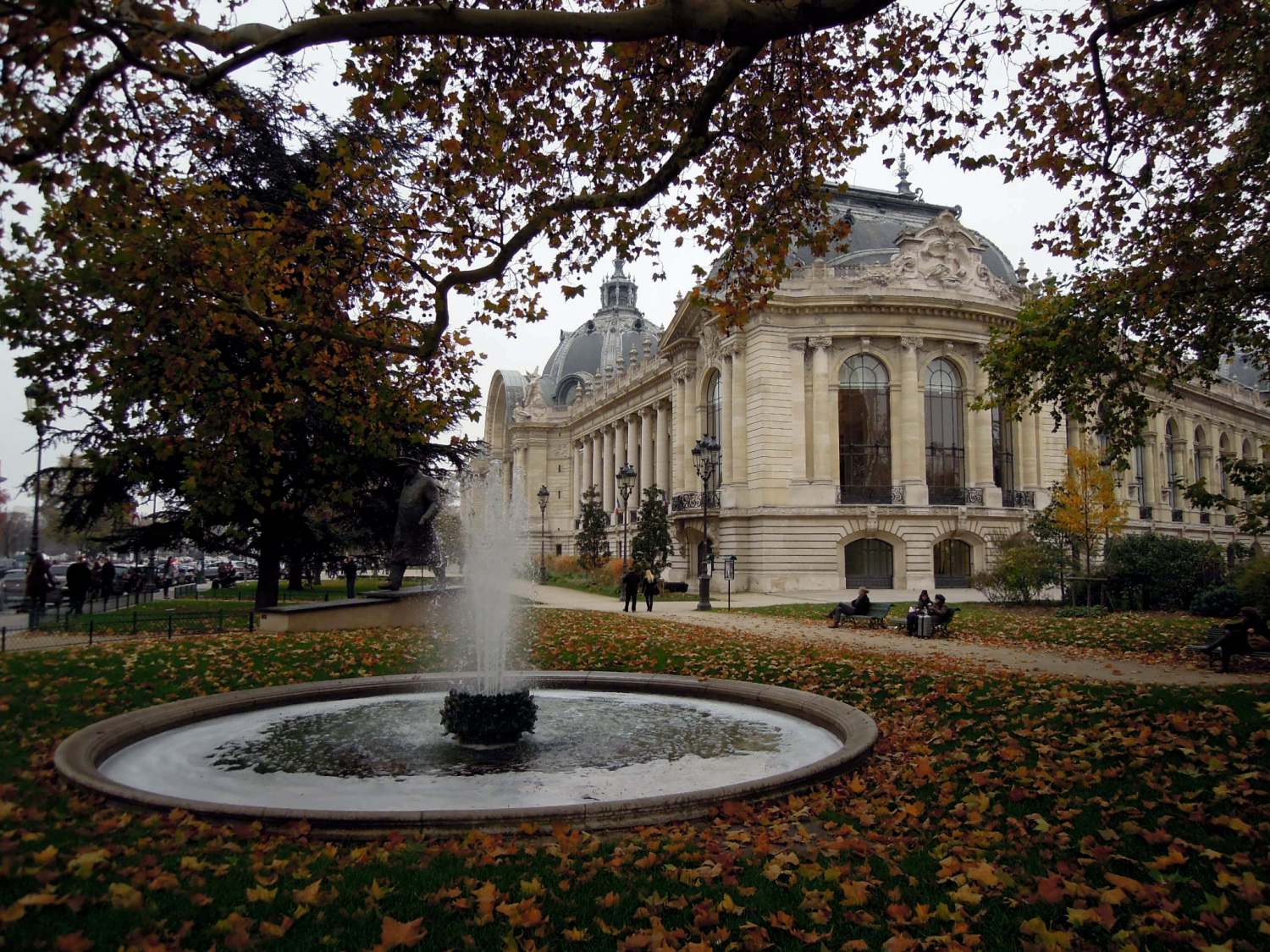 Le Petit Palais, autumn leaves, and a fountain