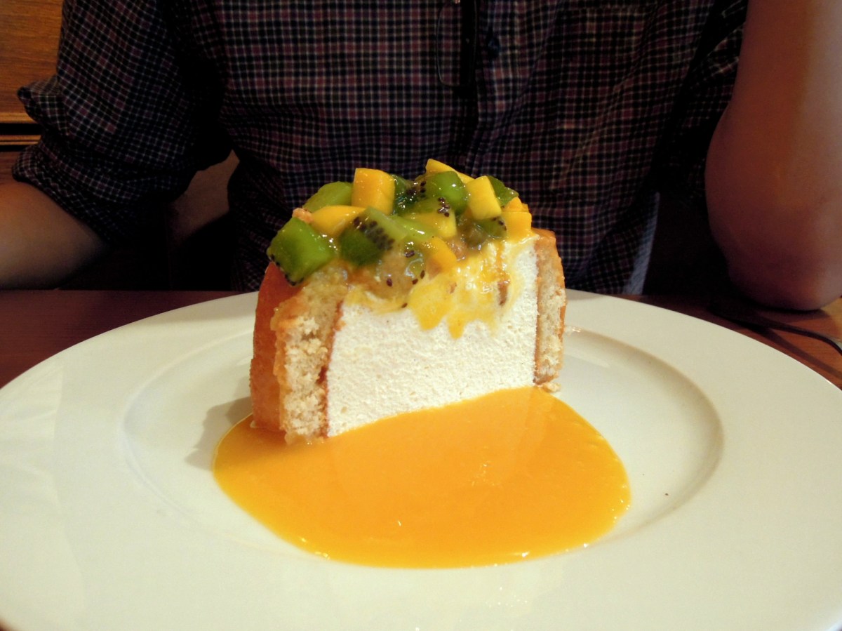 Cream-filled charlotte