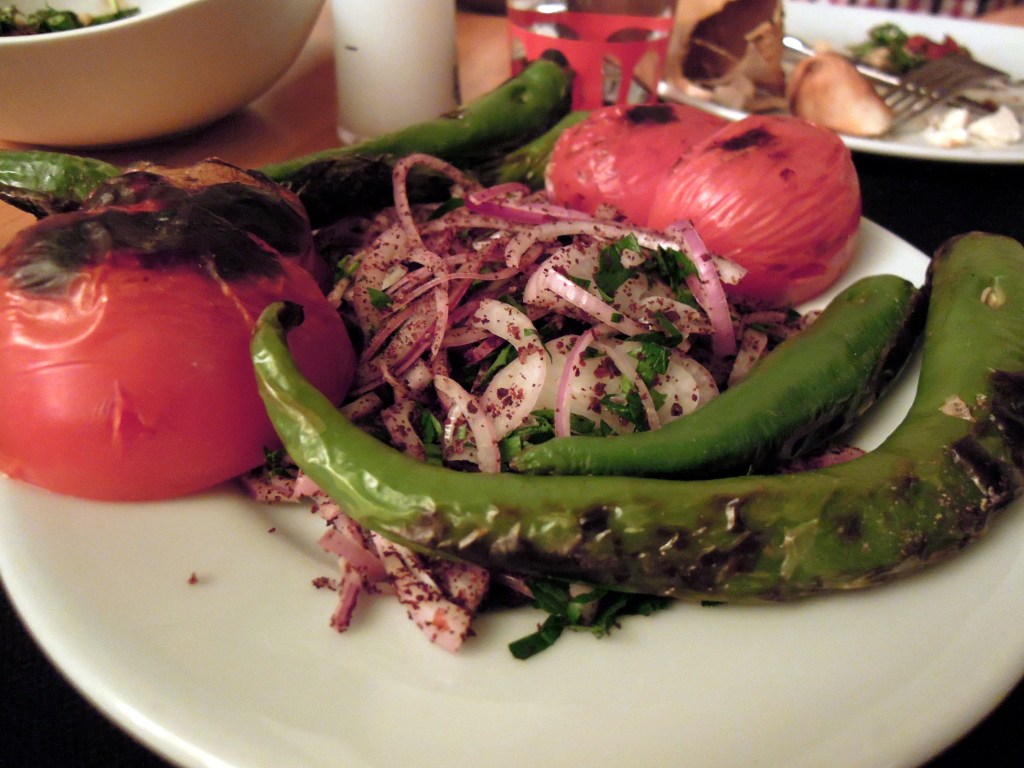 Kebap garnishes, Ali Ocakbasi restaurant, Istanbul Sliced raw red onion, grilled green peppers and tomatoes