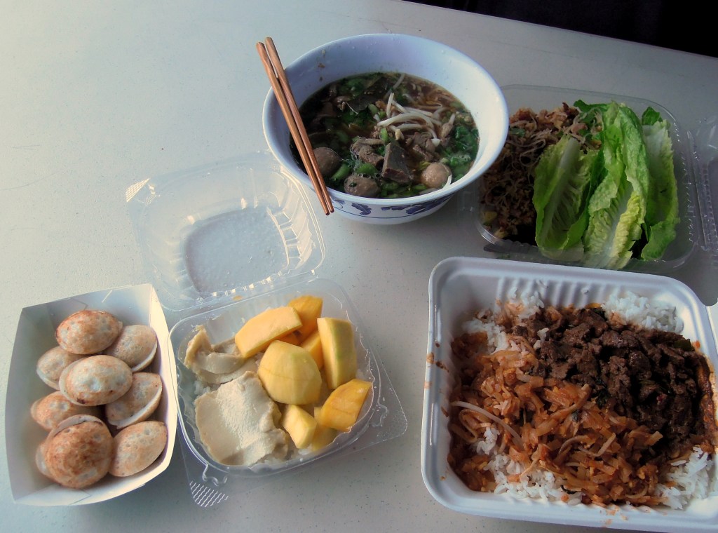 Brunch at Berkeley Wat Mongkolratanaram (Thai temple)